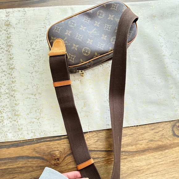 Louis Vuitton Gange Monogram Crossbody - Picture 5 of 16